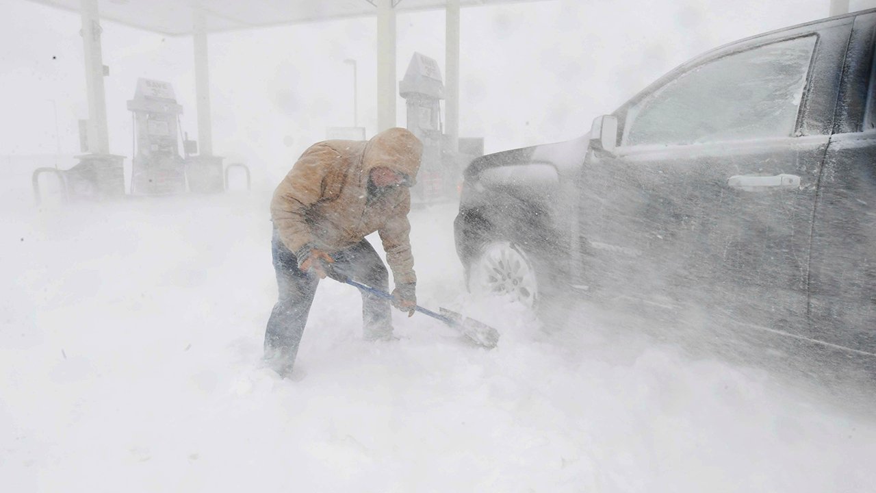 Colorado Officer Killed in Historic Blizzard | The Weather Channel