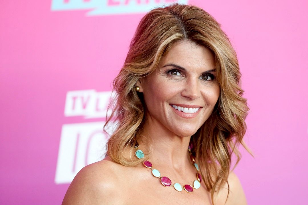 Lori Loughlin in FBI custody, to face college bribery scandal charges in court | Fox News