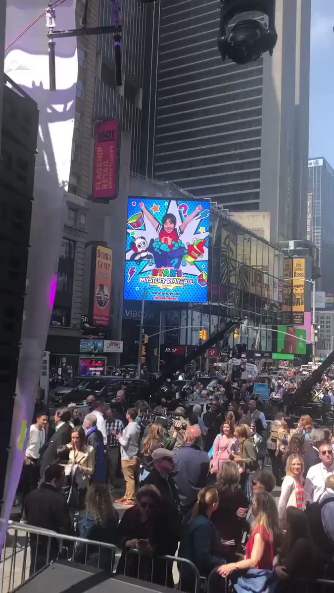 LifeNews.com on Twitter: "Thousands of people in Times Square to celebrate LIFE with live ultrasounds showing the humanity of unborn babies!https://t.co/WKP7ge2THw"