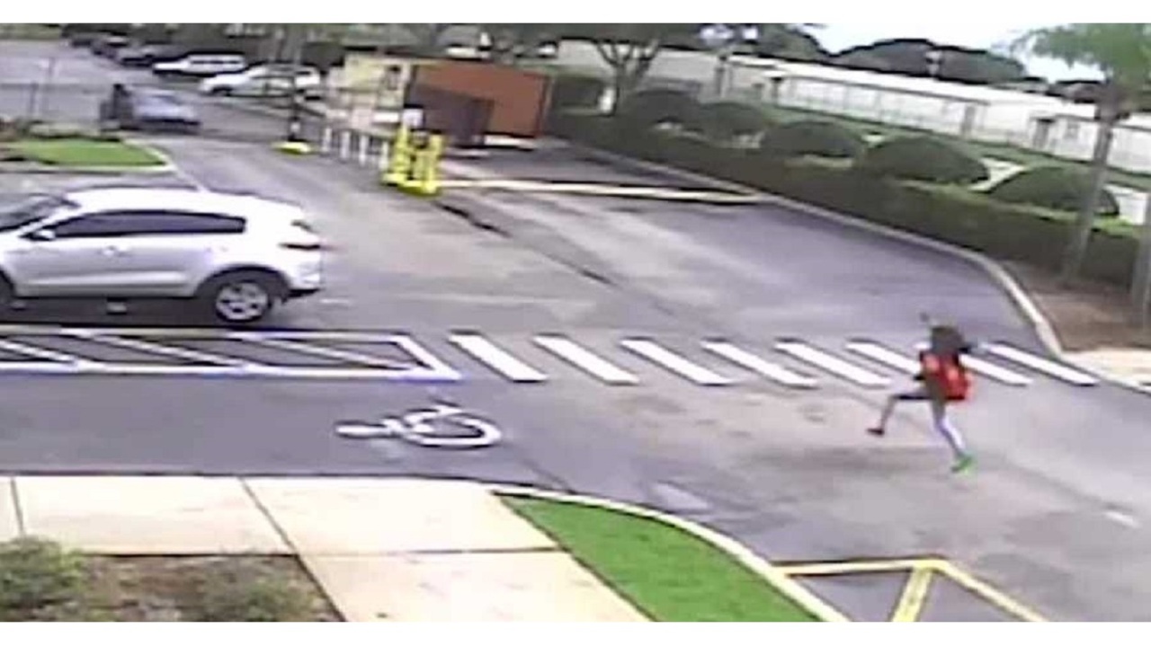 Florida girl screams, runs for help as car follows her home