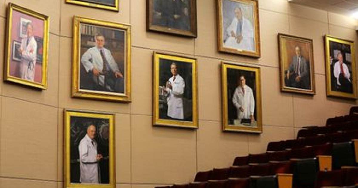 Harvard's Former Dean of the Faculty Condemns Removing Portraits of White Doctors for 'Diversity'