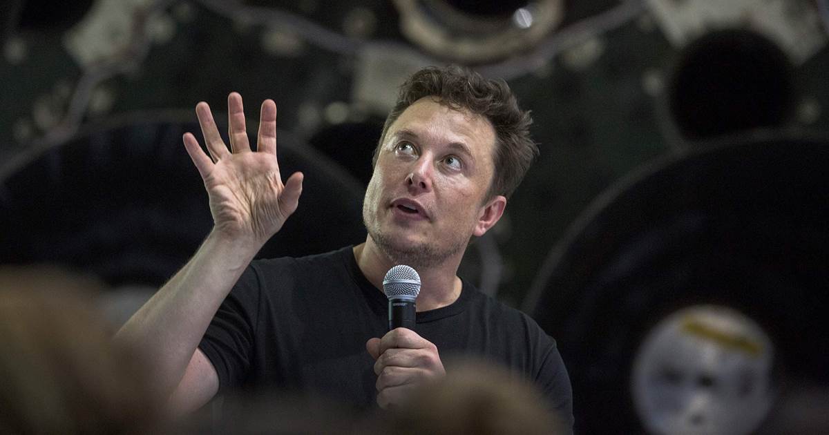 Elon Musk wants to hook your brain directly up to computers — starting next year