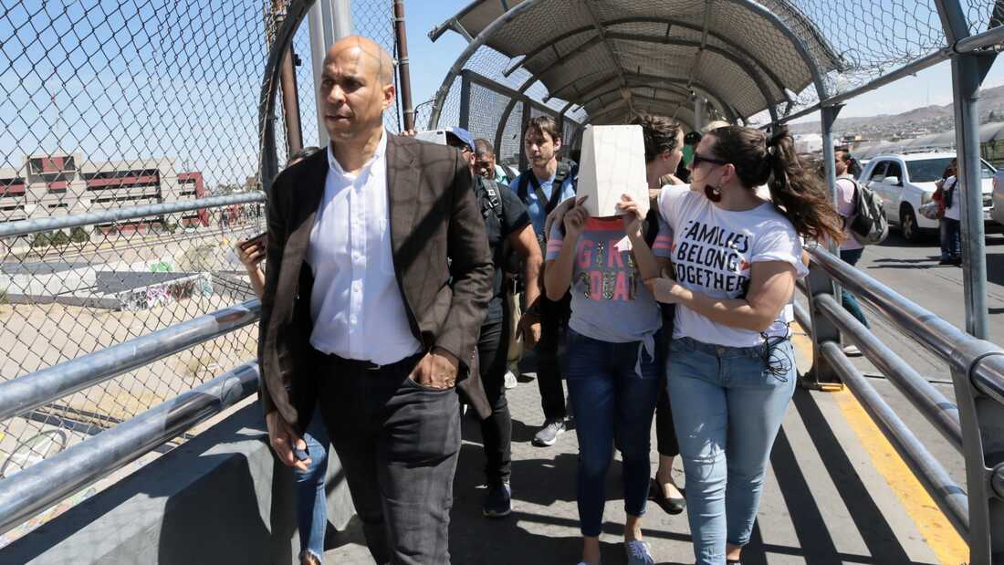 Cory Booker Now A Criminal, Walks Deported Illegal Aliens Across US Border in El Paso - Breaks Multiple Laws (VIDEO) - ELEARIAN.COM