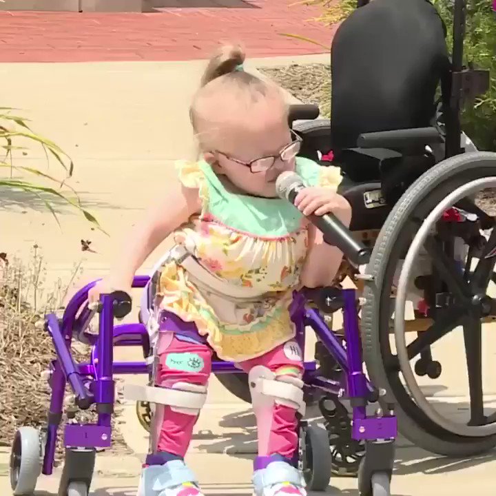 JamieR {?} Army Girl ⭐️⭐️⭐️ on Twitter: "HEARTWARMING! 8-yr-old Grace Anna Rodgers, who suffers from spine- crushing dwarfism sings the National Anthem. She started at a young age showing her Patriotism! I absolutely love this beautiful girl! God Bless you! Part1 ?Retweet! https://t.co/BUPj8bhh14"