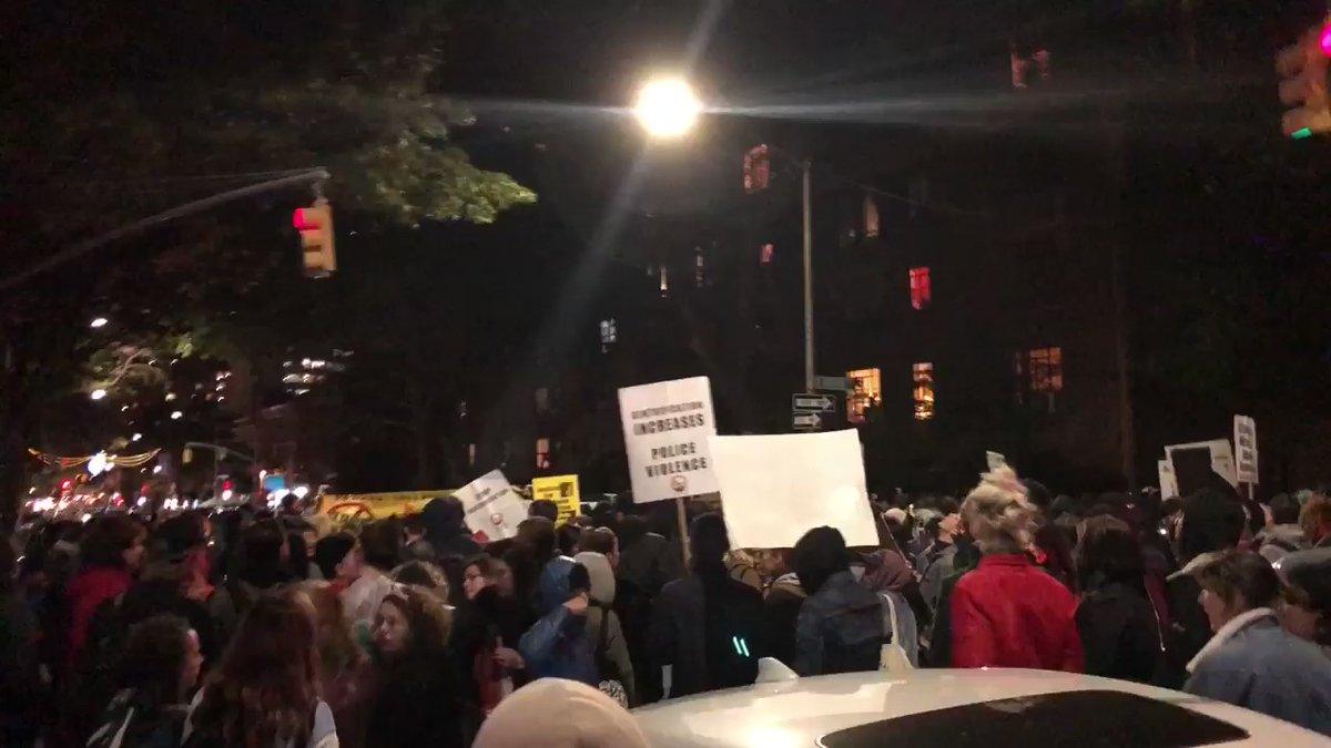 Taylor Lorenz on Twitter: "Hundreds of ppl are marching through the streets in Brooklyn right now against the NYPD’s treatment of black kids on the subway… https://t.co/61xILeTRzX"