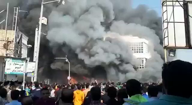 Global Breaking News on Twitter: "#BREAKING VIDEO: Protesters Have Burnt Down The Central Bank In Behbahan, #Iran. #IranProtestshttps://t.co/mmE9LlY62e"