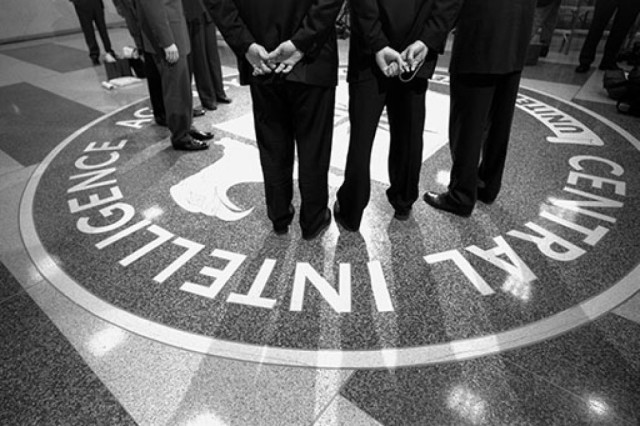 Comment la CIA a-t-elle converti le terme "théorie du complot" en une arme?