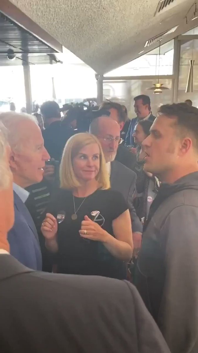 Ruthann on Twitter: "At a stopover campaign in OaklandTwo Veterans fearlessly confront Joe Biden on his war record ..This is some real talk here ..Typical Democrat reaction ..Joe turns his back and walks away!https://t.co/f9nsHIb3Ds"