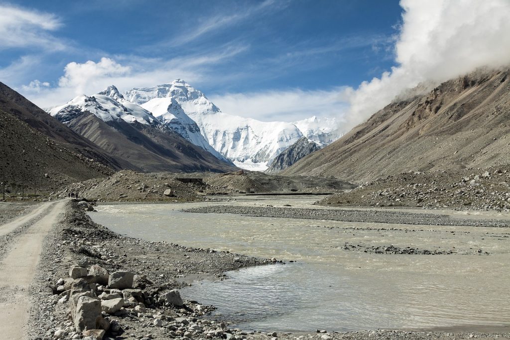 China shuts down Mt. Everest route amid coronavirus epidemic