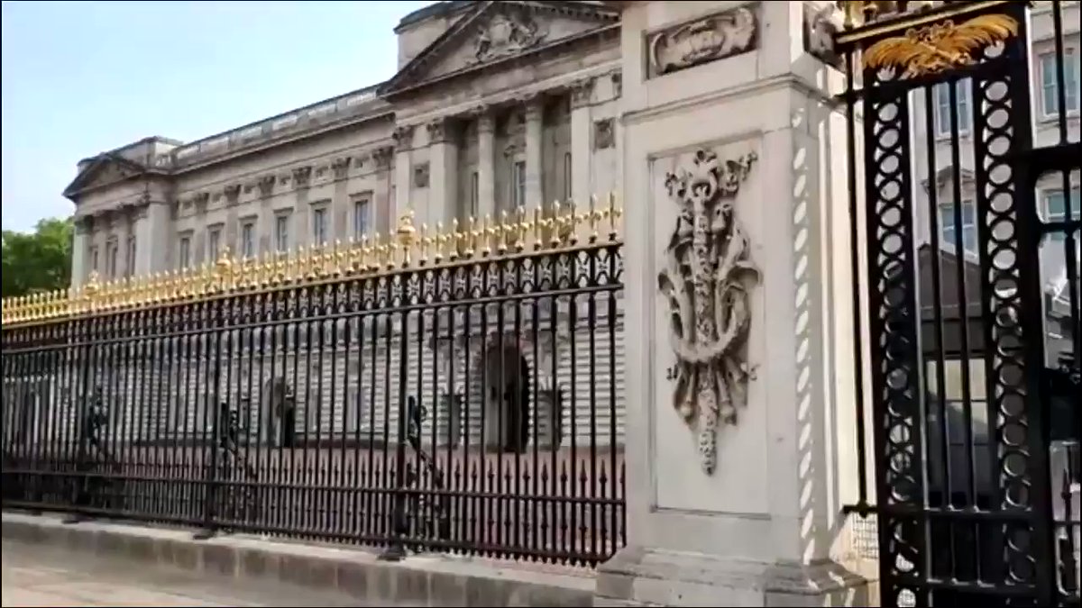 ?? #gesara junkie & meme thief ?? auf Twitter: "This was Buckingham palace yesterday @RobertPalmer no seal. https://t.co/Snrh5pcfzp"