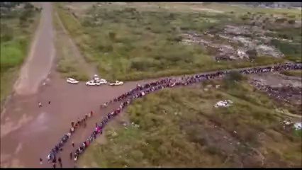 Paul Furber auf Twitter: "South Africa's current hunger problem in a single continuous drone shot: people line up for food parcels a few miles from here. We are in serious trouble.… https://t.co/Gcw04oAtkG"