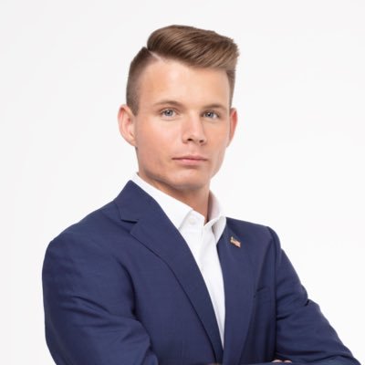 Ryan Fournier auf Twitter: In one month...We went from arresting small business owners for trying to put food on the table,To not arresting looters and rioters burning down small businesses.Let that sink in