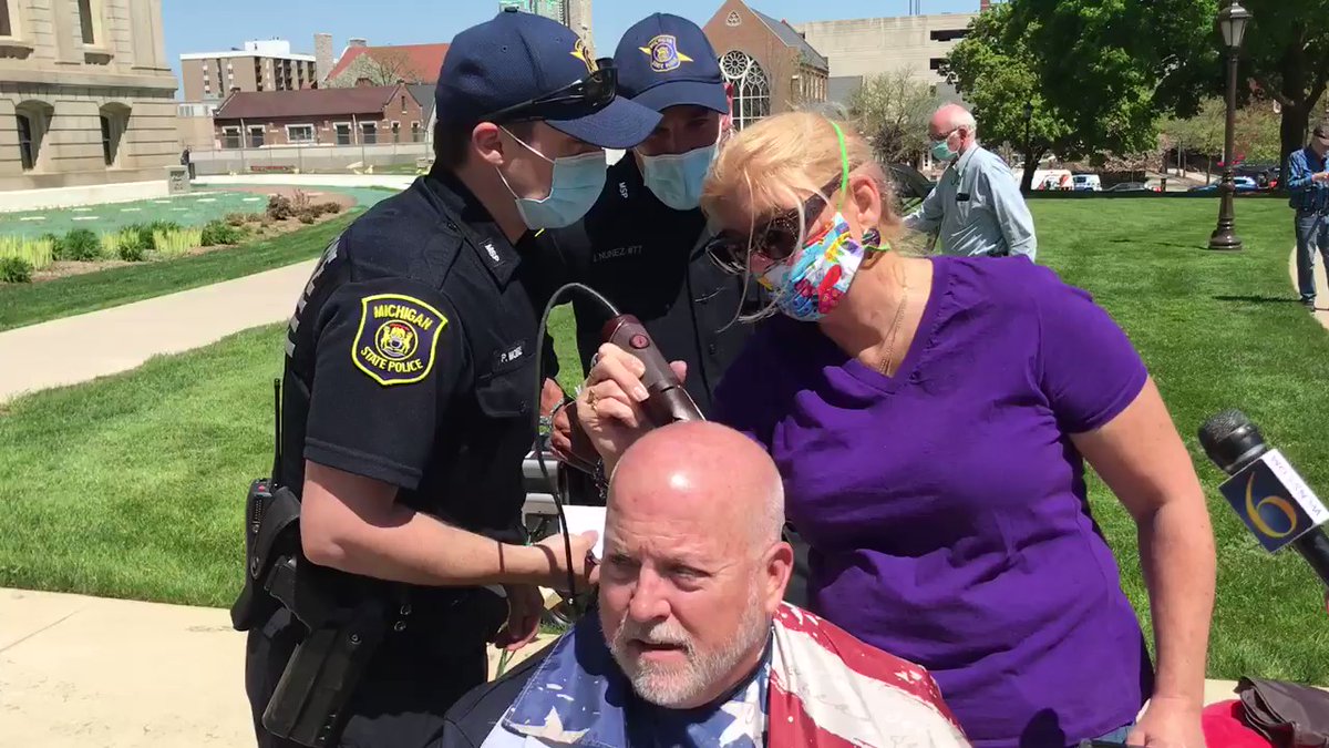 Susan St. James auf Twitter: "This is funny as hell! Police officers read hair stylist her rights as she shaves a man's head. This is in Whitmer's Michigan. https://t.co/CHGKrD8maN"