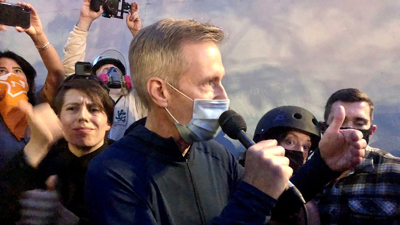 Portland mayor tear-gassed by federal agents, riot declared | Fox News