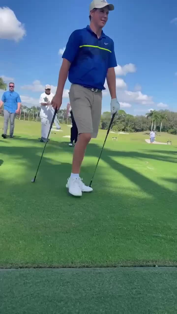 ???PRESIDENT TRUMP SPOTTED At A Golf Course???