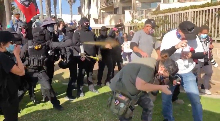 Black Bloc Mob of Antifa Terrorists Assault Group of Trump Supporters in San Diego (VIDEO)