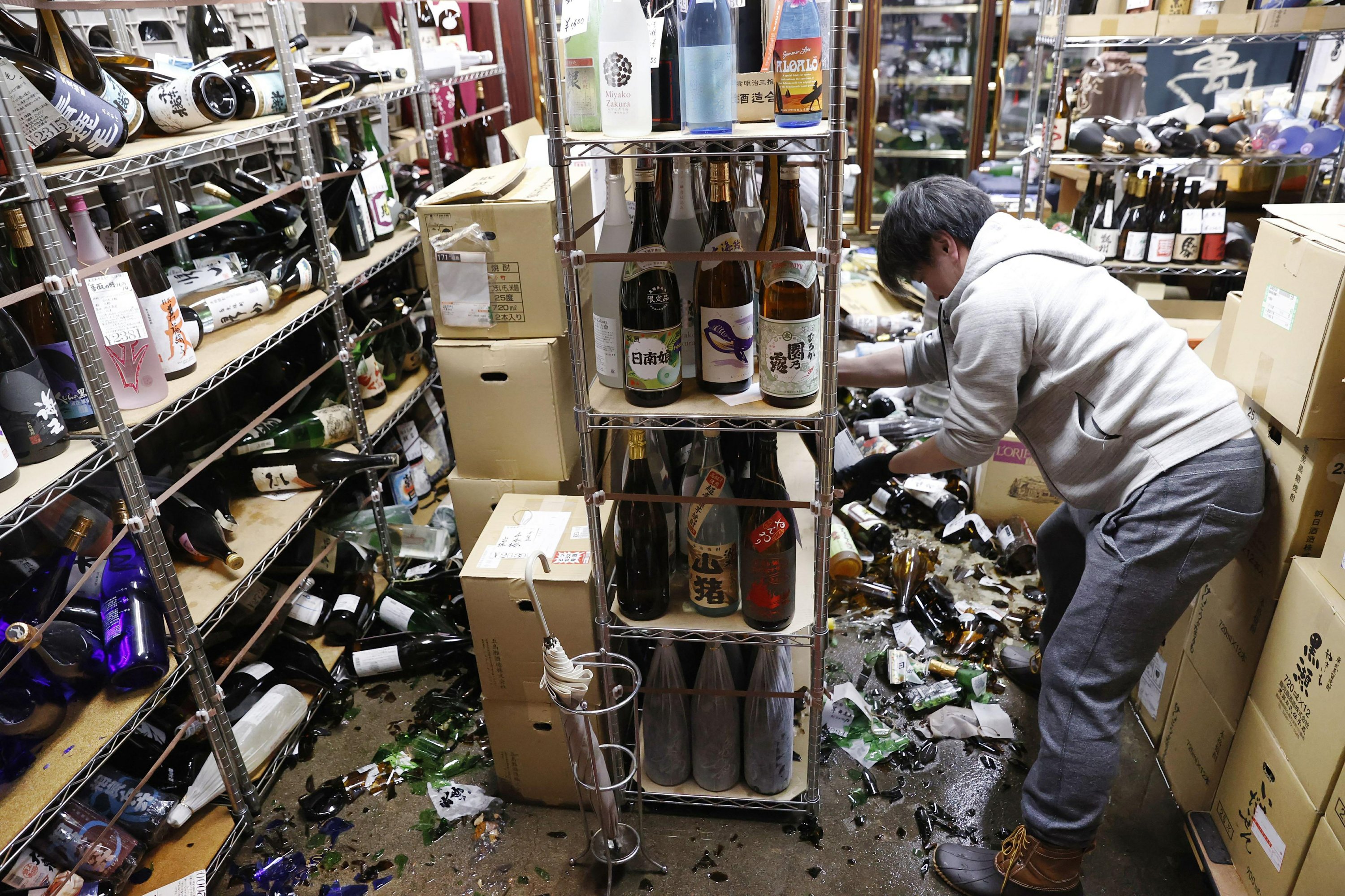 Strong quake hits Japan's northeast coast; no tsunami alert
