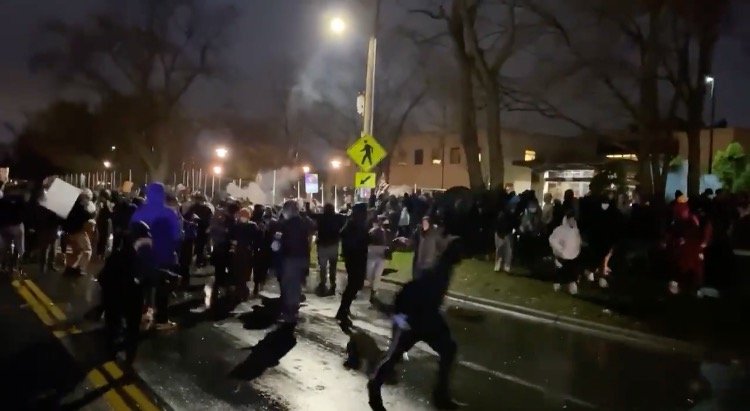 Brooklyn Center Police Deploy Crowd Control Munitions to Disperse BLM Mob, Make Arrests (VIDEO)