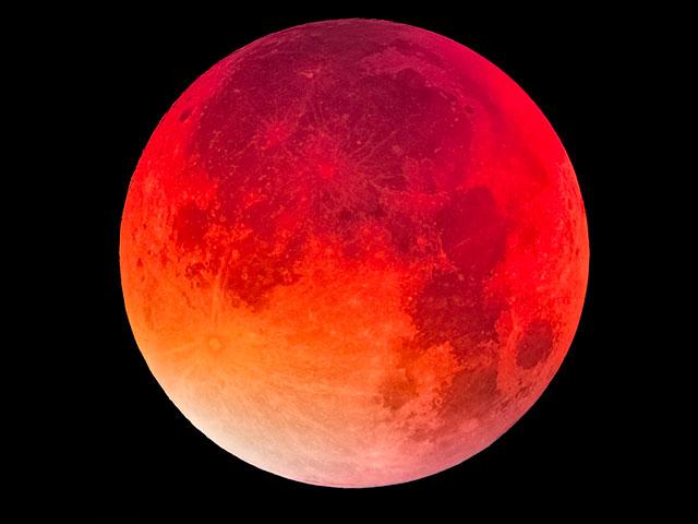 'Super Blood Moon' to Appear Wednesday, Followed by a 'Ring of Fire' - Here's What the Bible Says About Celestial Phenomena | CBN News