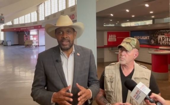 VIDEO: Vernon Jones at US Border: "Where Is VP HARRIS? Women Are Being RAPED HERE - It's Human Trafficking for the Cartels!"