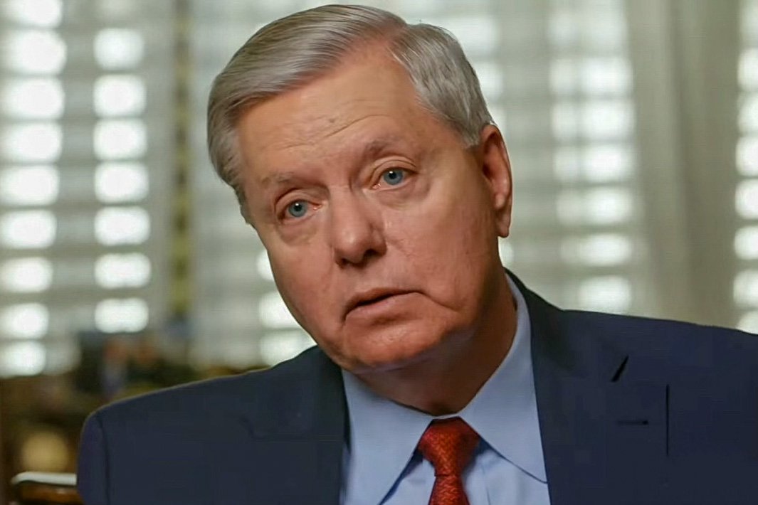 Lindsey Graham Reportedly Called for Officers to Murder Jan. 6 Protesters: ‘You’ve Got Guns... Use Them’