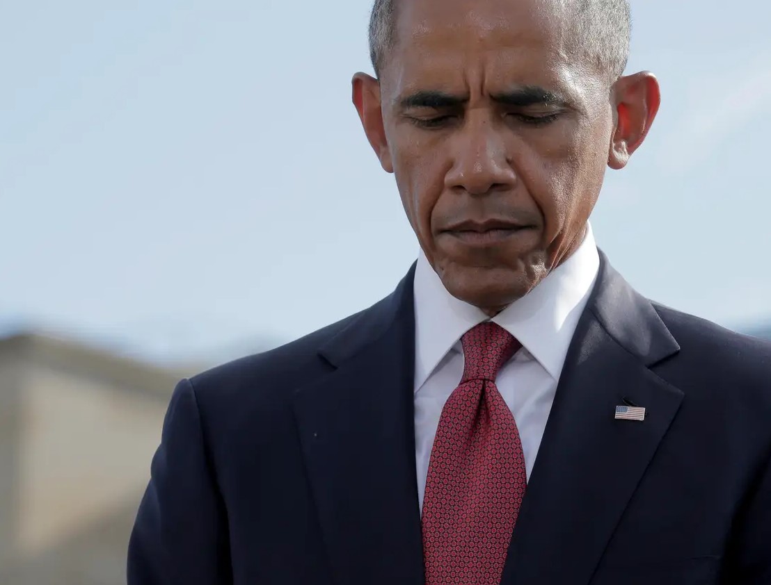 Watch Obama caught RED-HANDED in DIRTY 'money for declassification' crime... - Truth Patriots