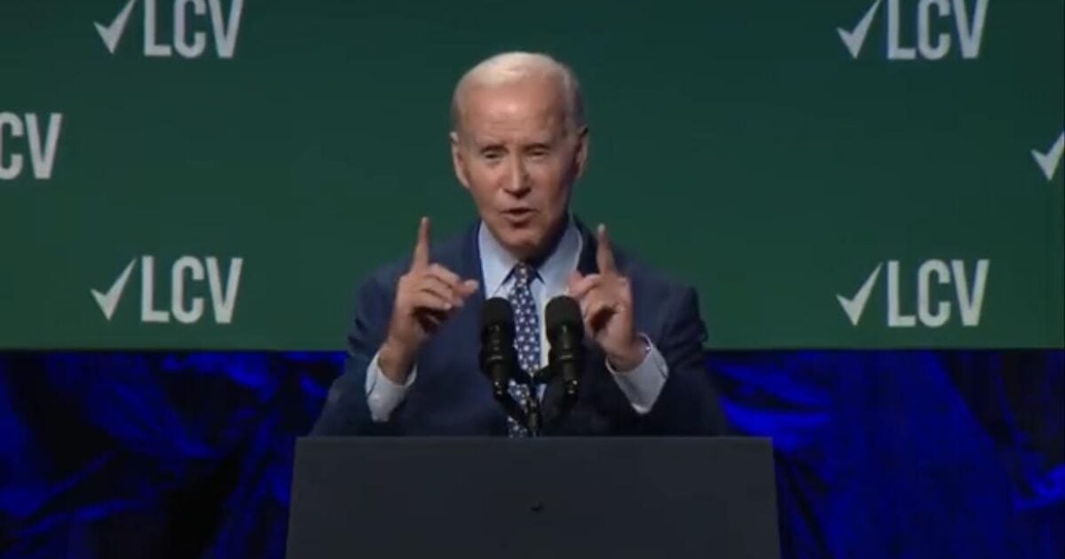 "Build Back Biden" - Audience Laughs at Joe Biden as He Malfunctions in Real Time (VIDEO) | The Gateway Pundit | by Cristina Laila | 42