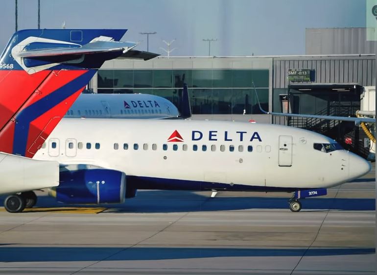 "A Biohazard Situation" - Delta Flight Makes U-Turn Due to Passenger's Diarrhea Crisis, Plane Undergoes Five-Hour Cleanup and Full Carpet Replacement (VIDEO) | The Gateway Pundit | by Jim Hᴏft