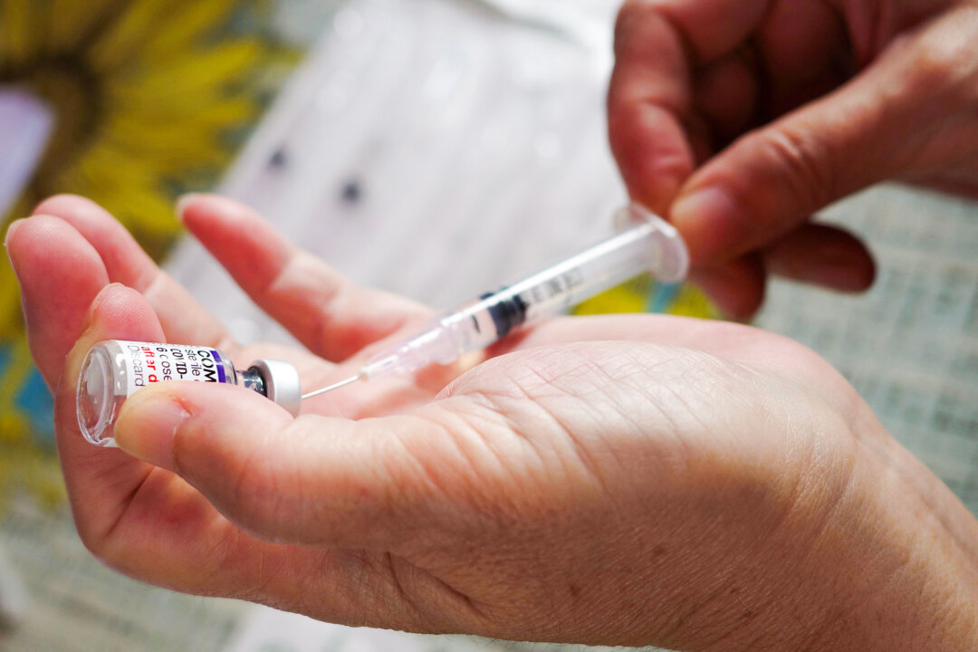 Pfizer and Moderna COVID Vaccines’ Efficacy Exaggerated, Effectiveness ‘Well Below’ 50 Percent, Researchers Say | The Epoch Times