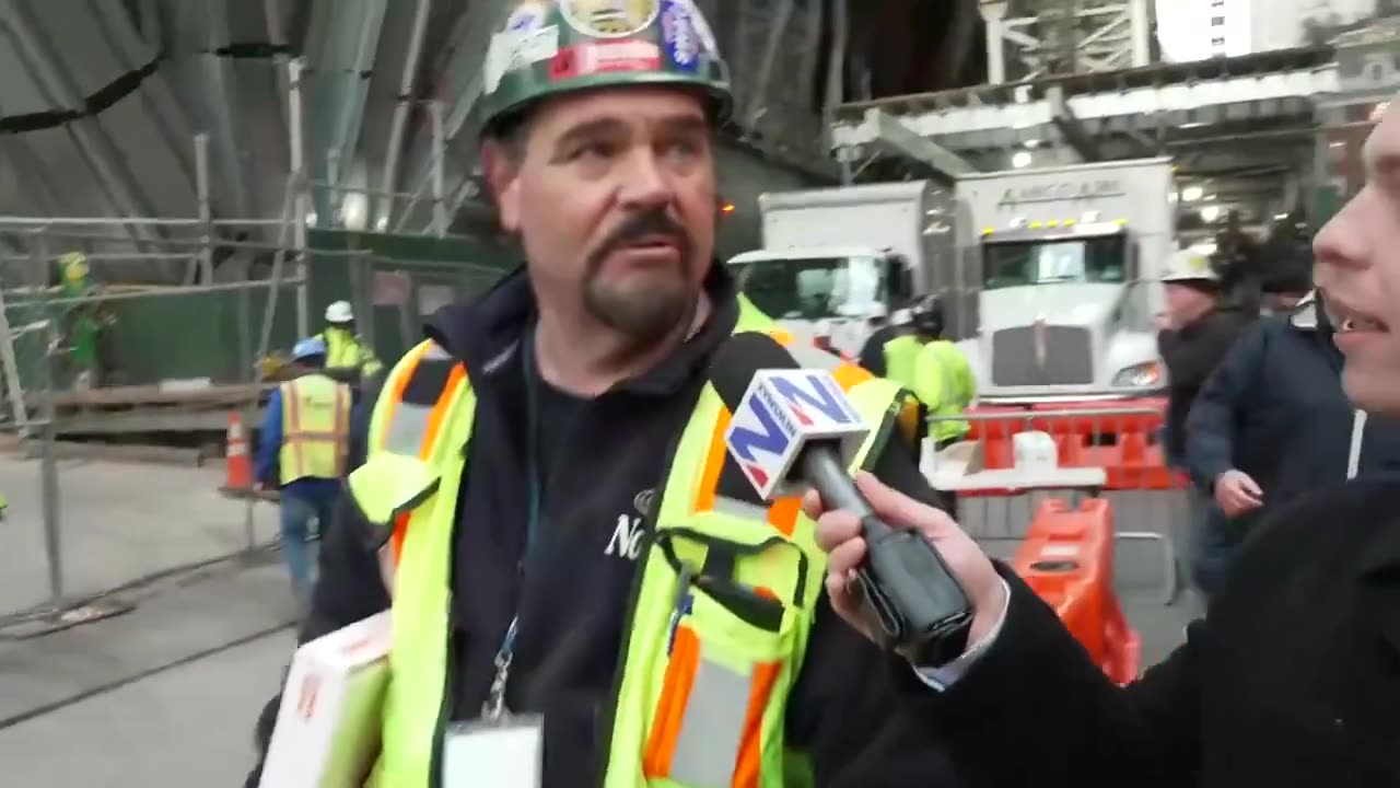 NYC Construction Worker's 2-Word Message To Biden During Trump's Visit Goes Viral [VIDEOS]